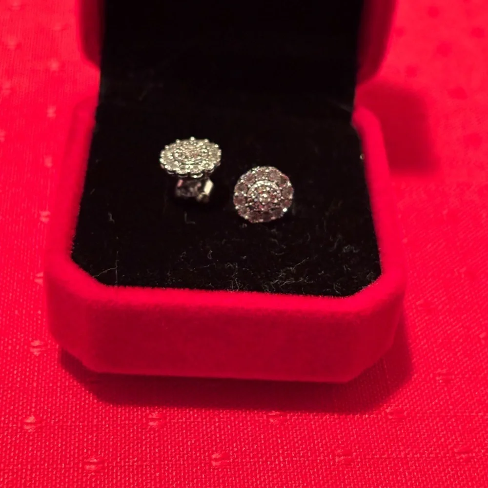 Pre-owner Earrings